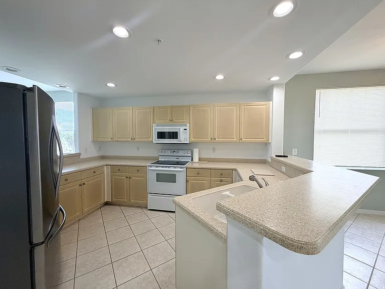 4013 Palm Tree Blvd #301 — Photo 12