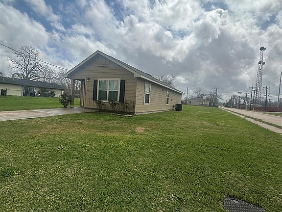 3rd image of 627 W Live Oak St