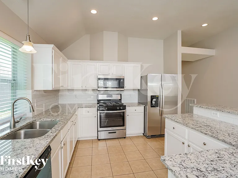 3310 Rainport Dr — Photo 7