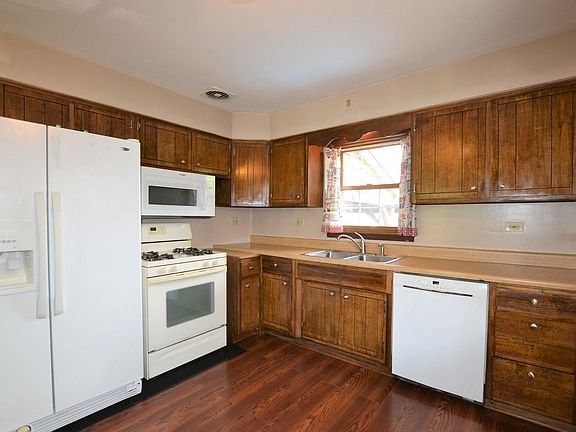 2nd image of 16219 Lowell Ave