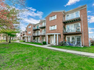 676 Quincy Bridge Ln APT 302, Glenview, IL, 60025