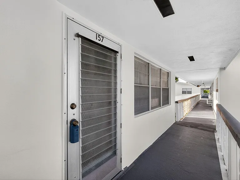 157 Camden Dr E #G — Photo 5
