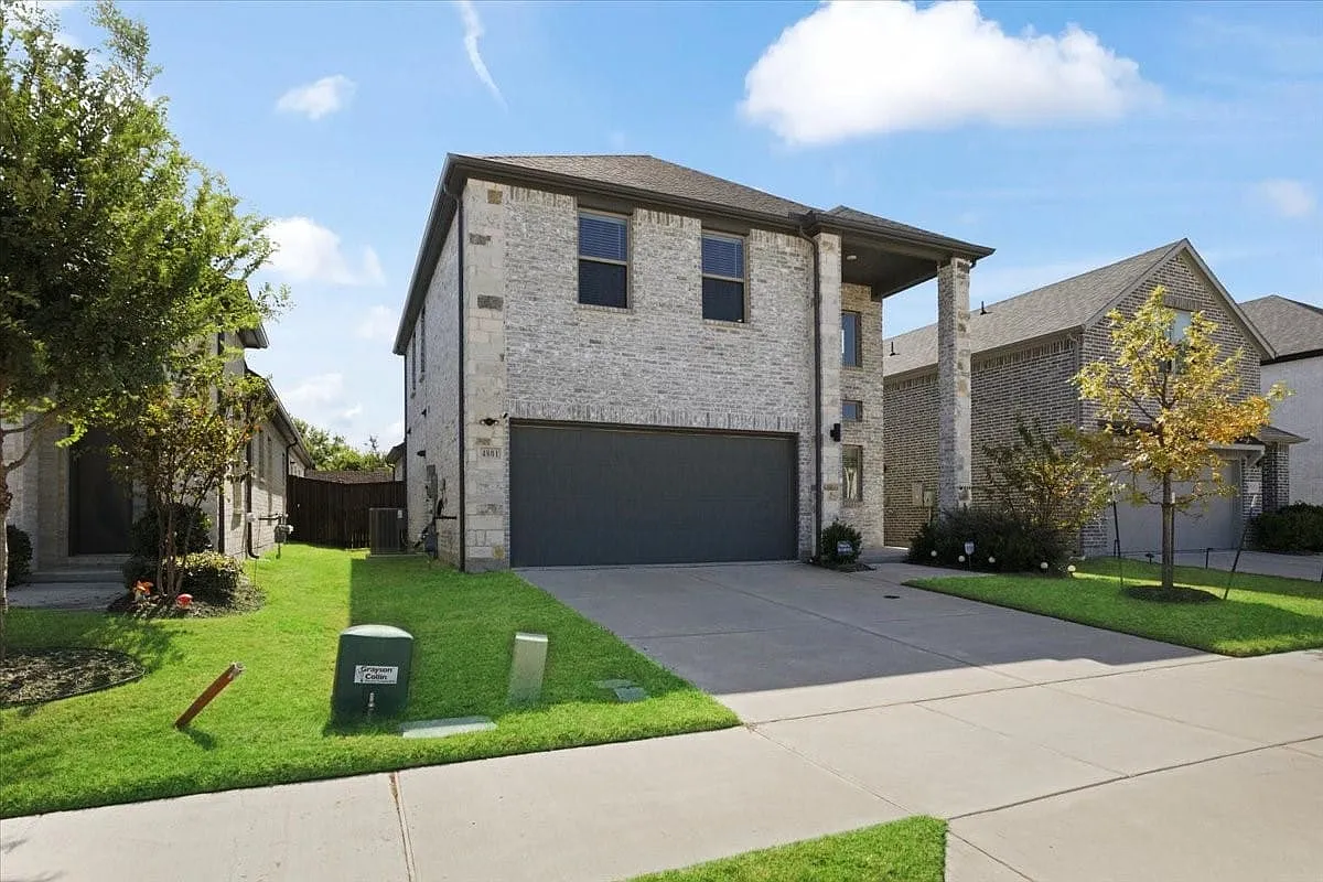 4 bed, 2.5 bath, 2364 sqft, $2,595 — Photo 2