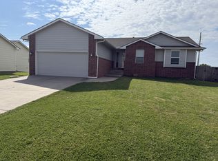 816 S Longbranch Dr, Maize, KS 67101