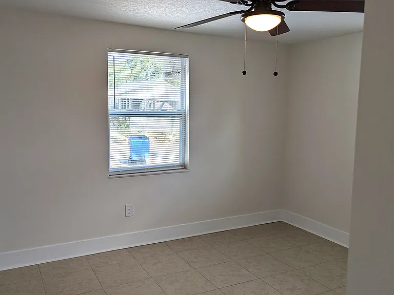 8104 N 18th St #B — Photo 3