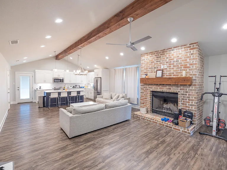 4618 Ebbets Dr — Photo 6