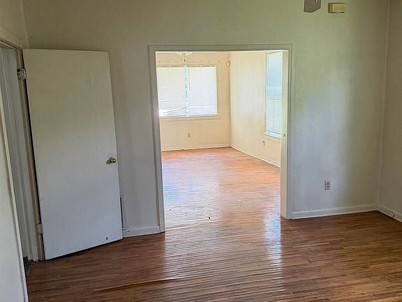 5th image of 2108 W 15th Ave