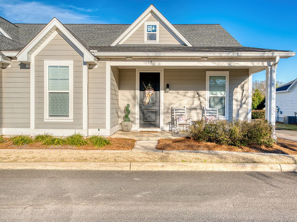 3 bedrooms, 3 full baths in
Madison Grove