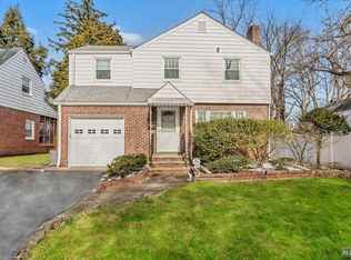 121 Minell Pl, Teaneck, NJ 07666