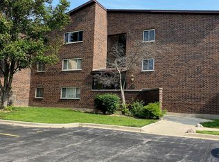 650 Perrie Dr APT 202, Elk Grove Village, IL 60007