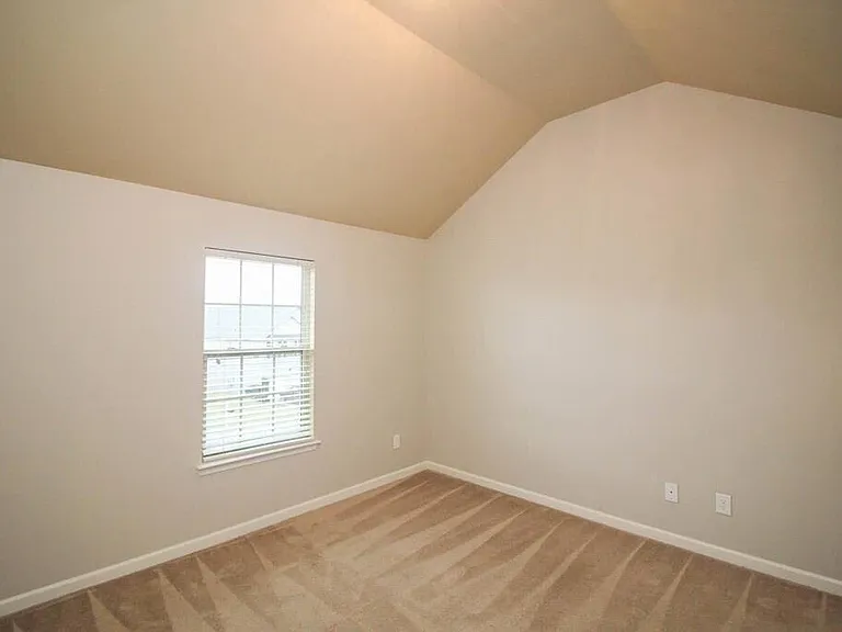 458 Lory Ln — Photo 32