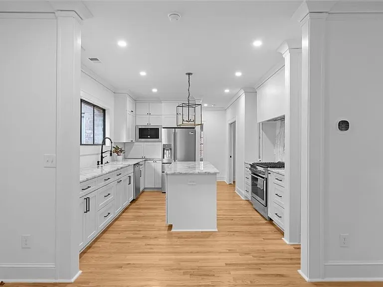 833 Martina Dr NE — Photo 7