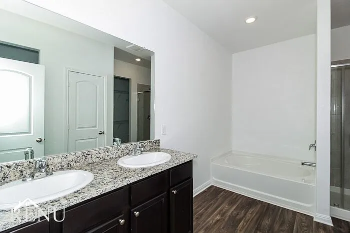 137 Fox Glen Trl — Photo 9