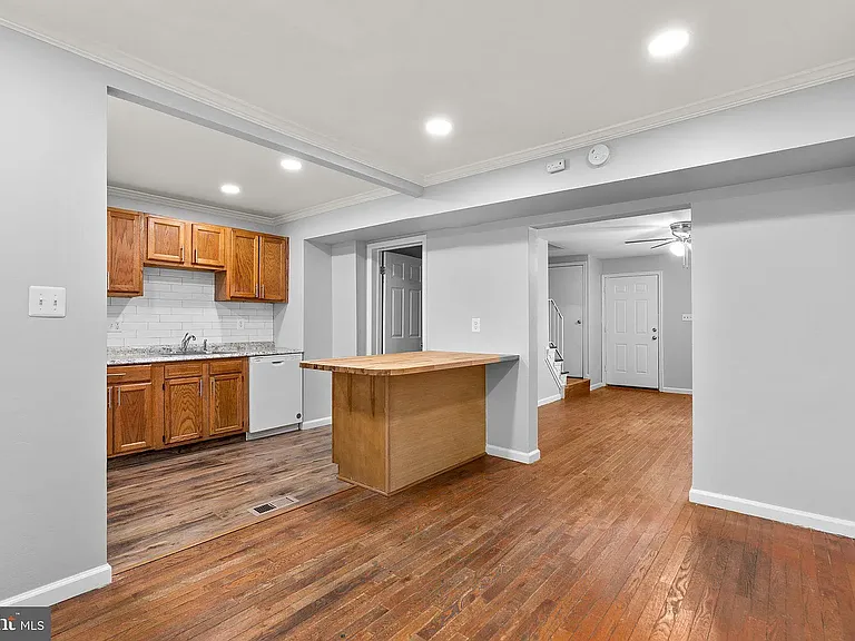 8241 Parham Ct — Photo 6