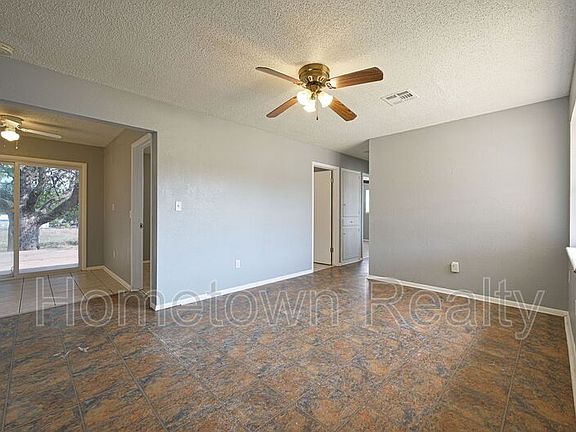 3rd image of 3412 Paradise Dr