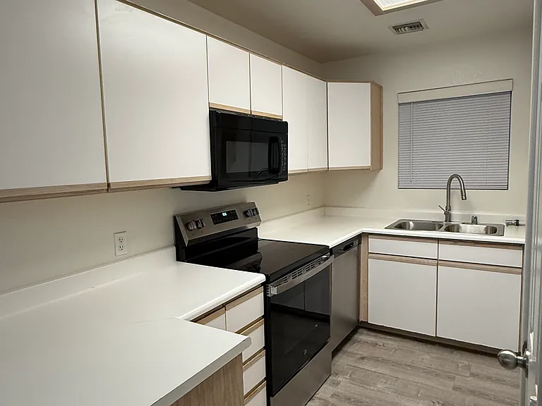 858 Campbell Rd #4 — Photo 9