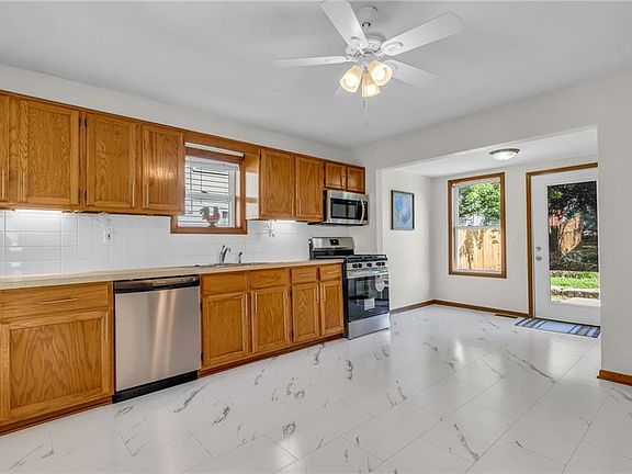 5th image of 103 E Piankishaw St