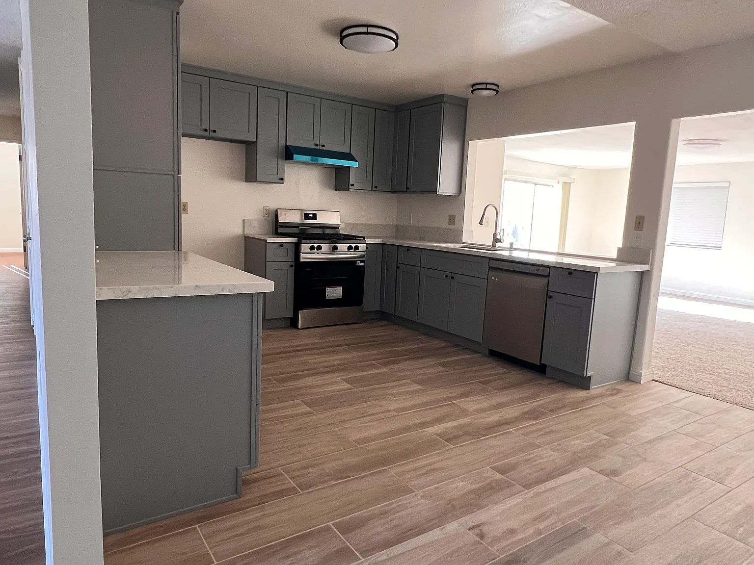 3 bed, 1232 sqft, $3,200 — Photo 4