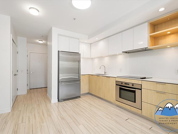 4th image of 111 E 3rd St