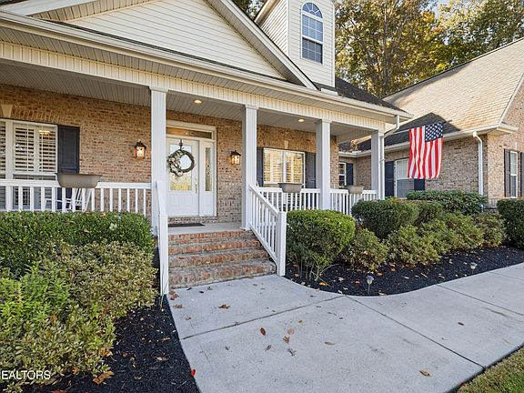 3rd image of 11212 Elm Crest Ln