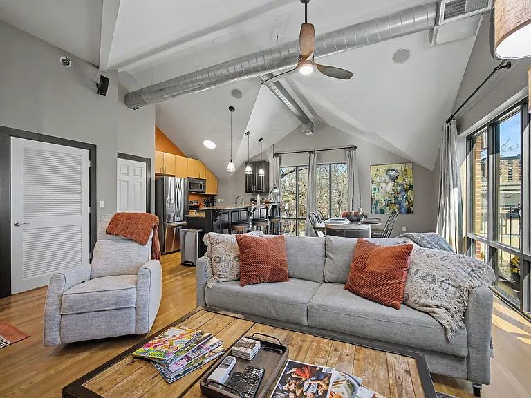 261 S Limestone St #304 — Photo 35