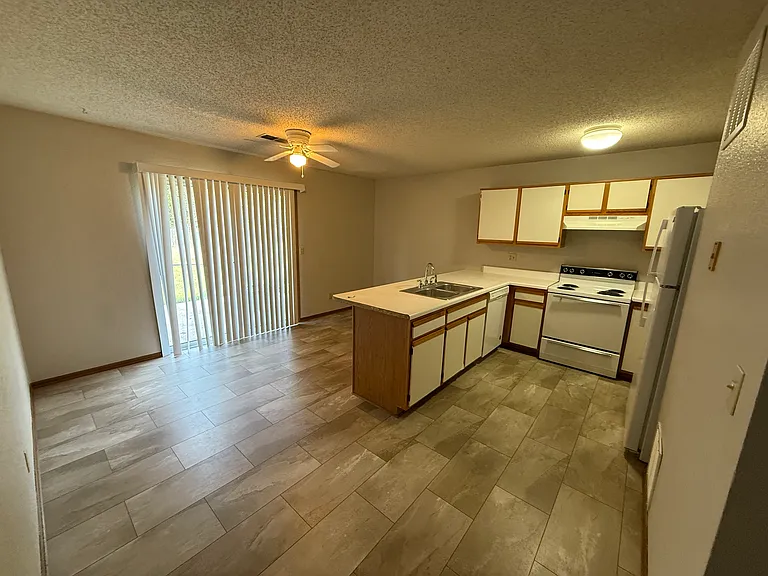 2 bed, 1.0 bath, $850 — Photo 3