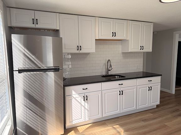 3rd image of 42 Broadway #4