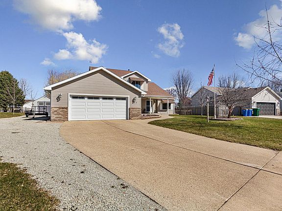 3rd image of 827 Lancer Dr NE