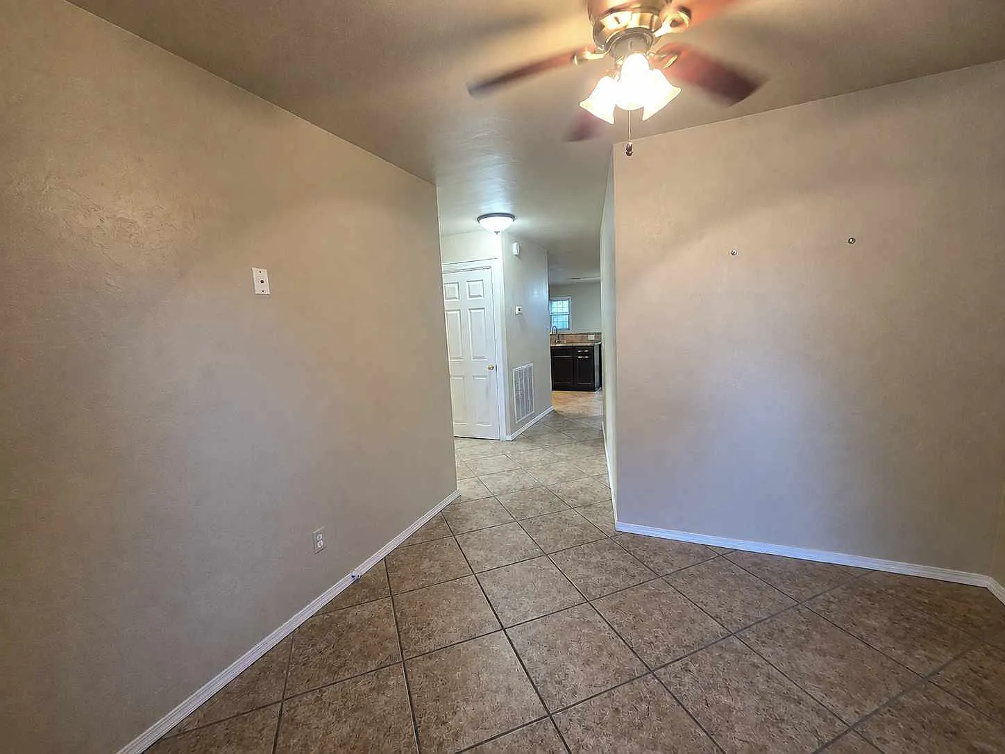 2 bed, 1333 sqft, $1,300 — Photo 2