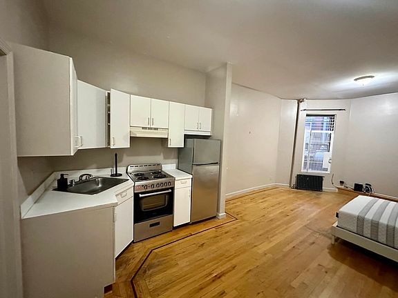 5th image of 140 W 46th St APT 3R