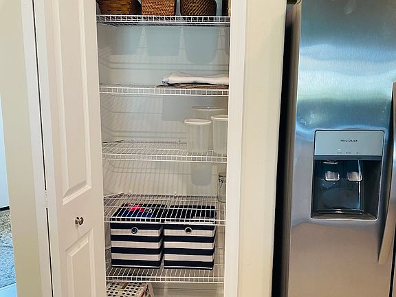 Kitchen pantry