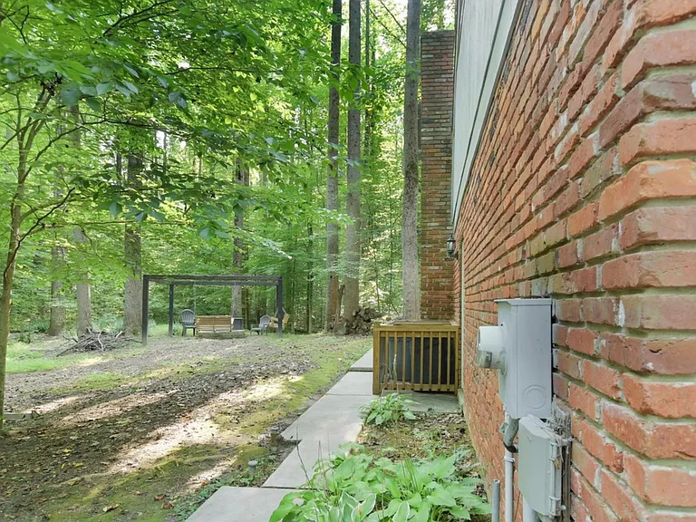 9401 Croom Acres Dr — Photo 21