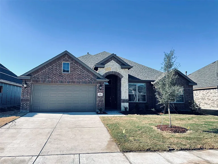 325 Delaford Dr — Photo 1