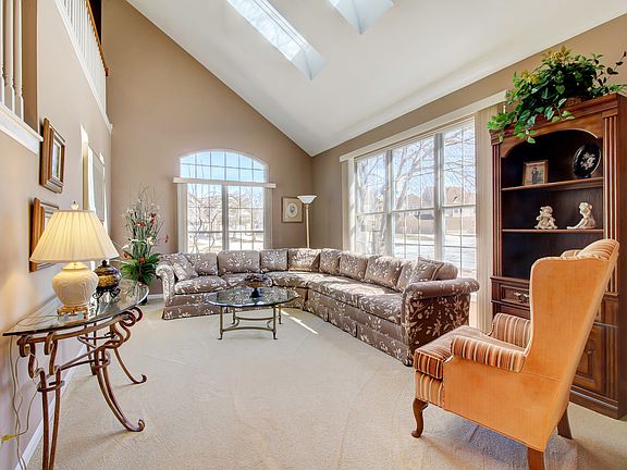 4th image of 254 Lorraine Cir