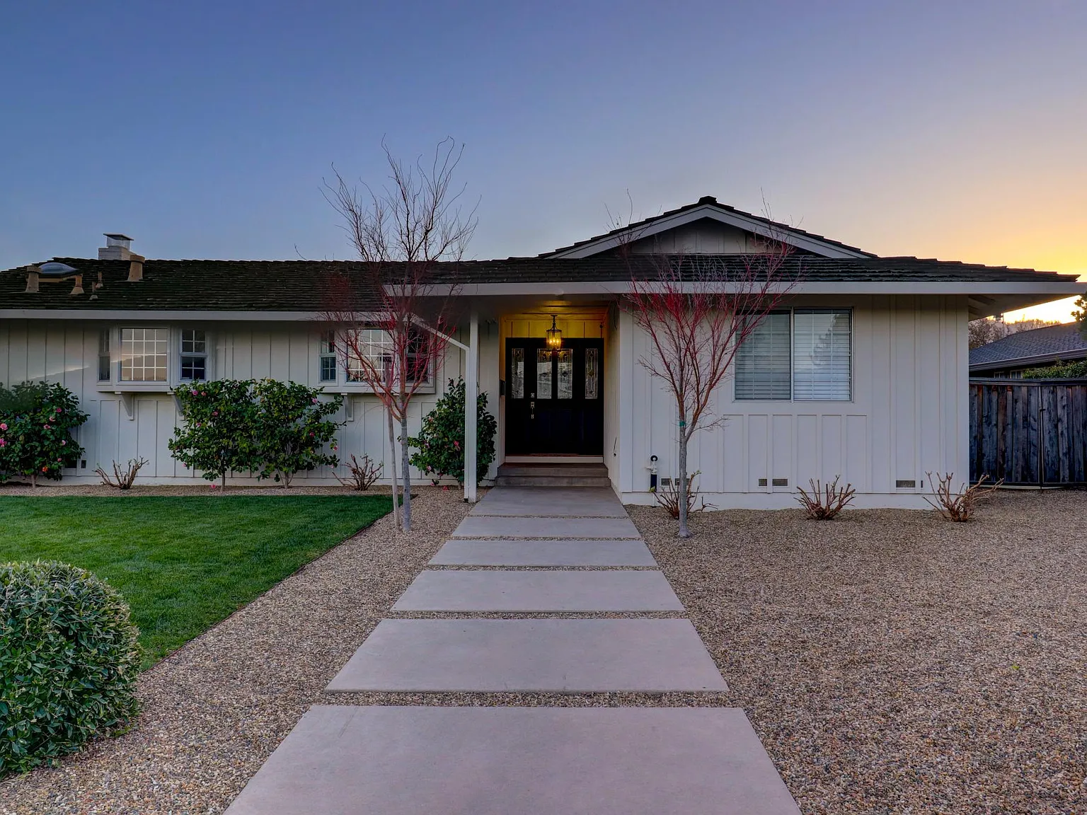 3 bed, 2.5 bath, 2005 sqft, $8,000 — Photo 2