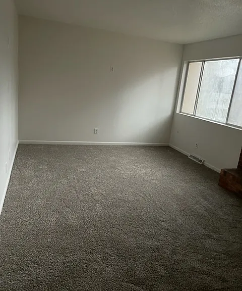 210 Charleston Ave — Photo 7
