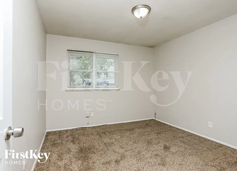 508 Saratoga Ln — Photo 12