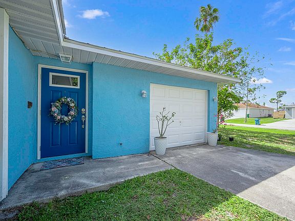 3rd image of 771 SE Sweetbay Avenue
