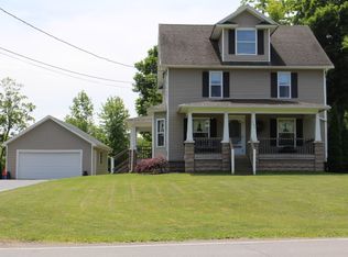 1394 Hennessey Rd, Ontario, NY 14519