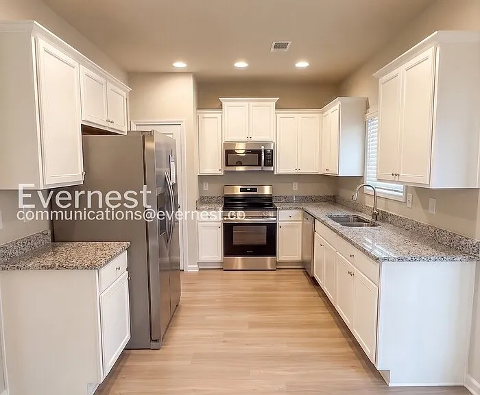 136 Culver St — Photo 4
