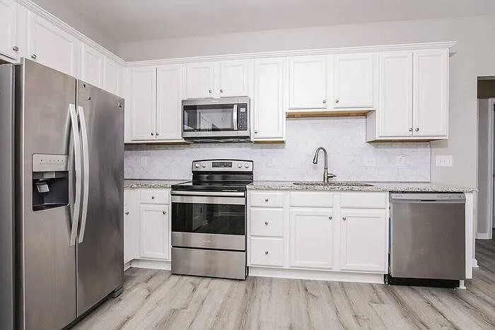 257 E Wilson St — Photo 5
