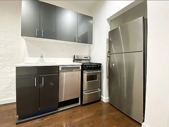 3rd image of 206 E 81st St #3CC