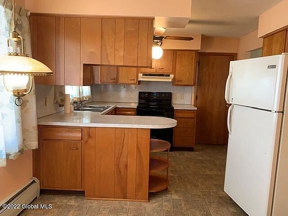 3rd image of 87 Woodlawn Dr