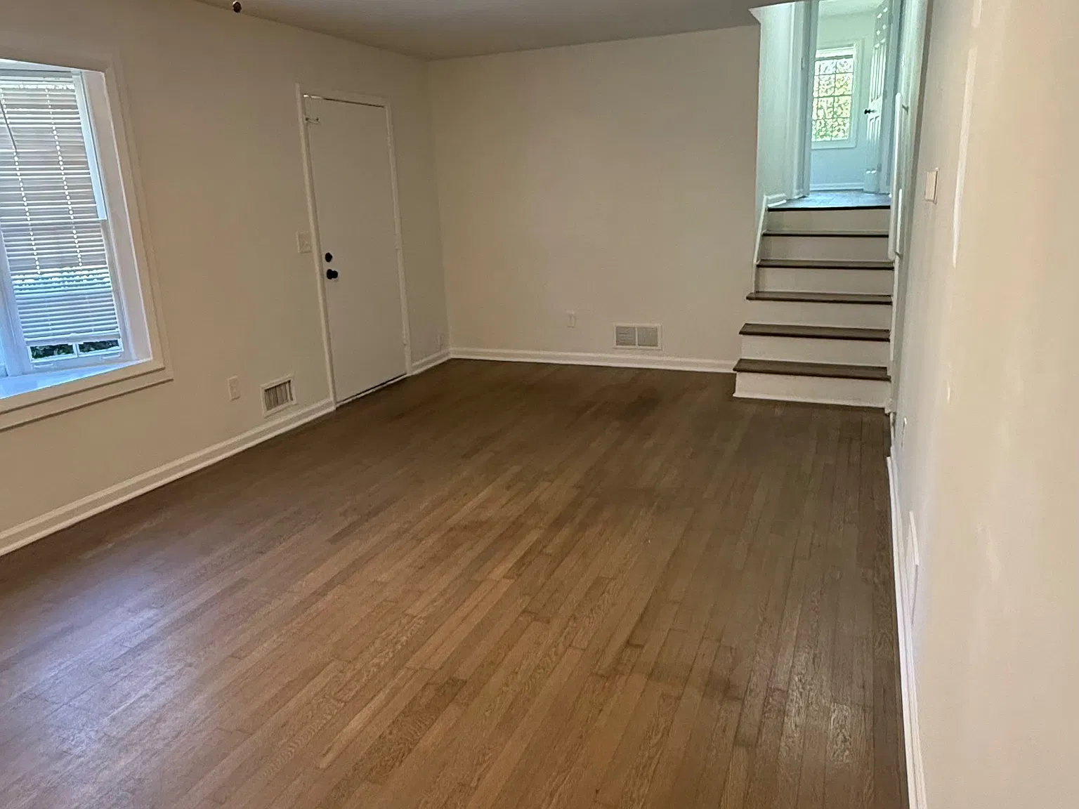 5 bed, 1878 sqft, $2,800 — Photo 3