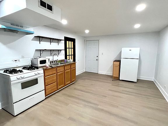 3rd image of 214 S Leavitt St #G