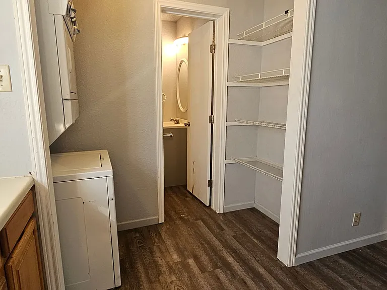 501 Mounts Ave — Photo 7