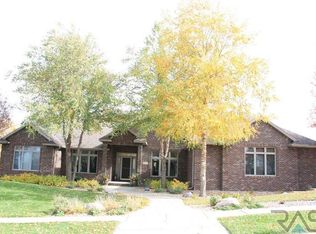 2812 S Saint Francis Ln, Sioux Falls, SD 57103