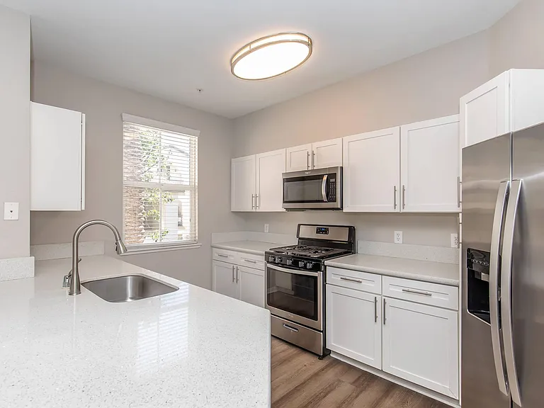 Vista Imperio Apartments — Photo 28