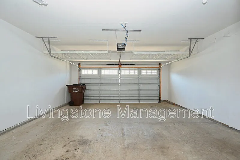 3 bed, 2.5 bath, 1839 sqft, $2,200 — Photo 2