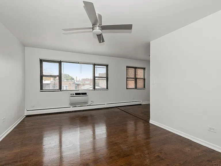8039 S King Dr — Photo 17